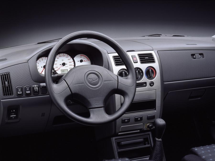  Daihatsu Sirion 2001 года  (фото 3 из 7)